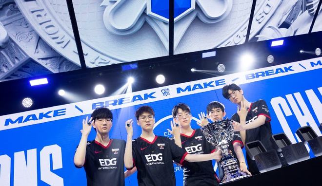 在比赛中扮 在比赛中扮